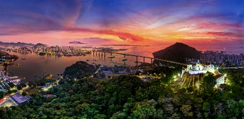 O jogo de luzes no amanhecer na Grande Vitória