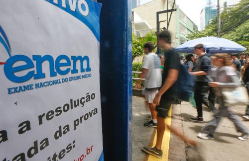 Estudantes no segundo dia de provas do ENEM