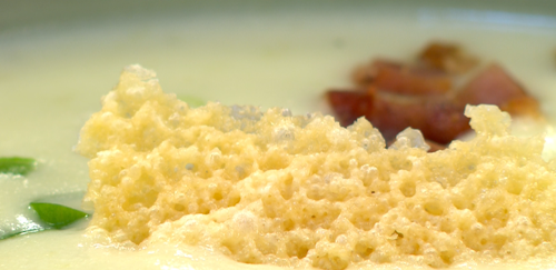 UMA RECEITA DE SUSPIRAR CREME DE BATATA COM ALHO PORO