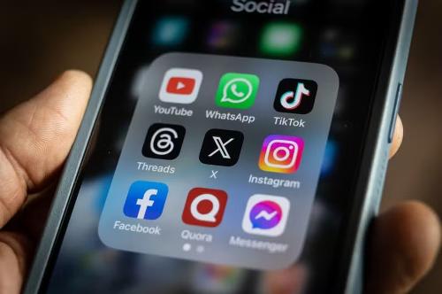Redes sociais, celular, tecnologia