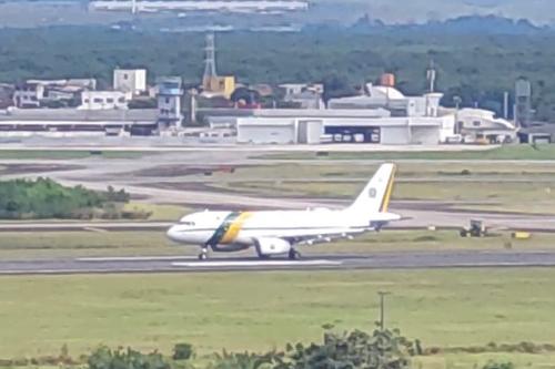 Avião presidencial pousa no Aeroporto de Vitória para visita do presidente Lula a Aracruz