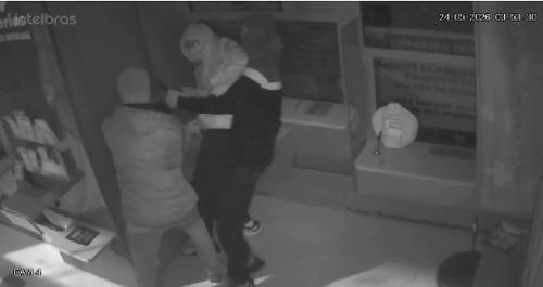 Câmeras flagram criminosos tentando furtar casa lotérica em Ibitirama