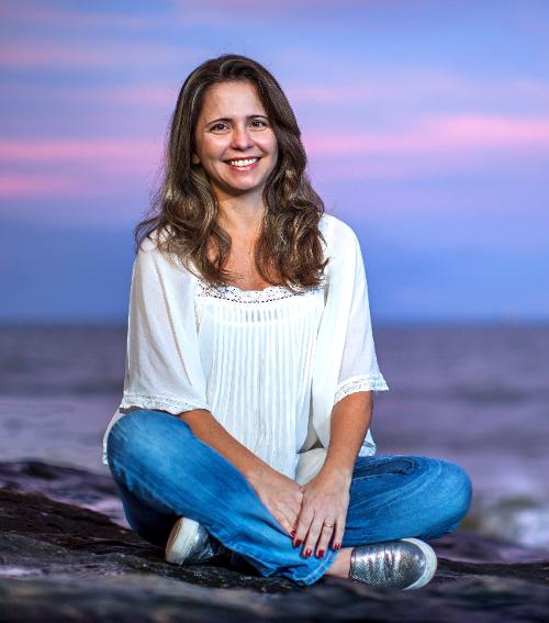 Autora capixaba Karina Heid lançará seu primeiro livro com uma editora nacional.