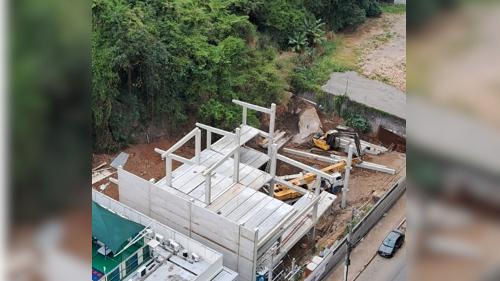 Obra do Centro Educacional Primeiro Mundo no Morro do Moreno, em Vila Velha