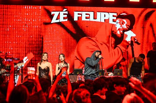 Maju Soares celebra 15 anos com show de Zé Felipe em Vitória