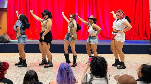 Tunel e coreográfias de k-pop se unem em evento único