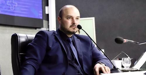 Bracarense diz que a viagem foi autorizada pela Câmara de Vitória