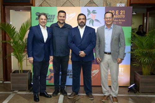 Marcus Magalhães, curador técnico do Vitória Coffee Summit 2026, Fabrício Noronha, secretário de Estado da Cultura, Fabrício Tristão, presidente do CCCV, e Enio Bergoli, secretário de Estado da Agricultura