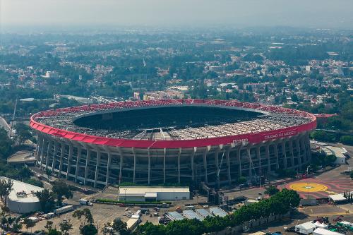 Vista aérea do Estádio Azteca, que recebera jogos de Copa do Mundo pela terceira vez