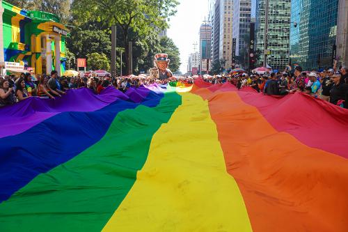 A Parada do Orgulho LGBT+ celebra 30 anos de visibilidade e mobilização com o tema "A Rua Convoca, a Urna Confirma", durante desfile na Avenida Paulista, na região centro-sul da capital paulista, na tarde deste domingo (07)