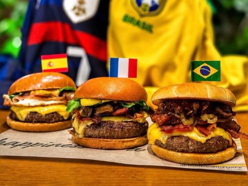 Hambúrgueres da Copa da lanchonete Foodies, em Vitória