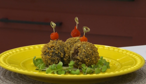 BOLINHO DE FEIJOADA RECHEADO
