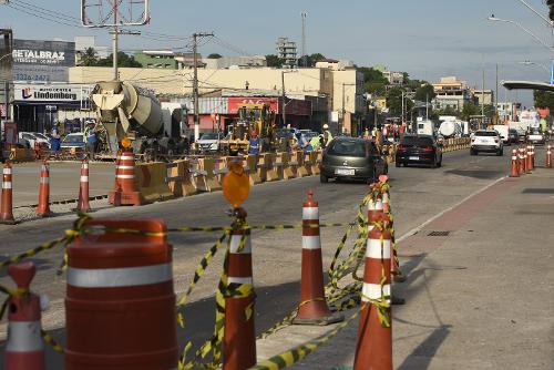 Obras do Transcol na Avenida Carlos Lindenberg, que fazem parte do projeto Expresso GV, um corredor exclusivo de ônibus (BRT)