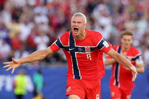 Haaland marca dois gols na vitória da Noruega sobre o Iraque na Copa do Mundo