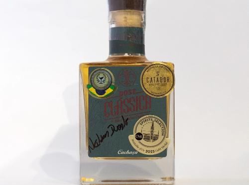 Medalha de ouro e eleita a melhor do World Drinks Awards 2026, a Dose Clássica ‘Blend Nº2 Nelson Duarte’ é produzida em Aracruz