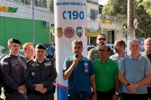 Governador Ricardo Ferraço, integrantes do governo do Estado e da prefeitura inauguram o primeiro totem de segurança de Aracruz