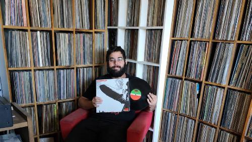 Bernardo Fonseca coleciona discos desde a infância, com mais de 40 mil exemplares na coleção.