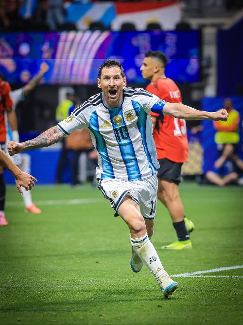 Messi comanda virada argentina na Copa do Mundo