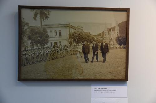 Revista à tropa na Cidade Alta, durante a posse do desembargador Crystalino de Abreu na presidência do TJES, em 1967