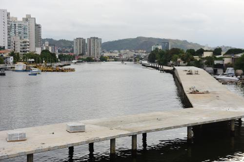 Obras do canal de Camburi