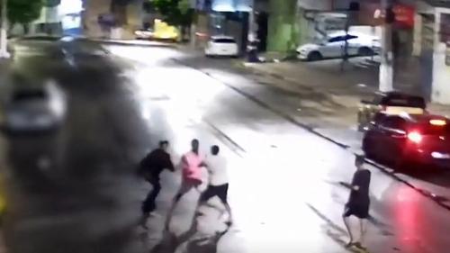 Pai e filho são mortos a facadas durante briga generalizada em Aracruz