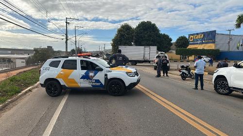 A vítima, identificada como Davi Gomes de Souza, não resistiu aos ferimentos e morreu no local