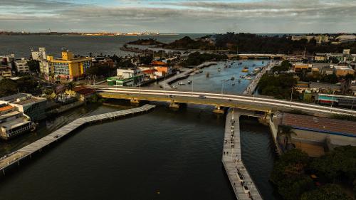 Parte da nova orla do Canal de Camburi, na Praia do Canto, foi inaugurada