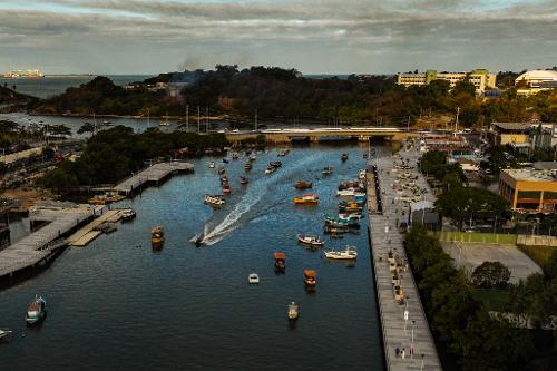 Parte da nova orla do Canal de Camburi, na Praia do Canto, foi inaugurada