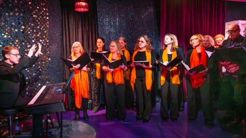 Trabalhando agora como regente do coro gospel, apresentações também vão acontecer em SP e RJ