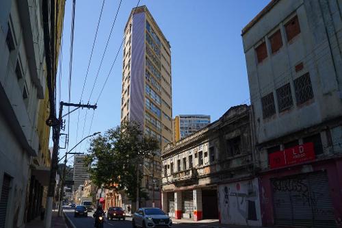 Prédios abandonados na Avenida Jerônimo Monteiro, no Centro de Vitória