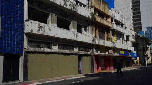 Prédios abandonados na Avenida Jerônimo Monteiro, no Centro de Vitória