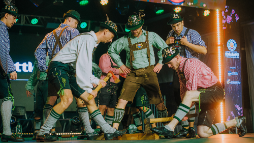 Grupo representa tradições antigas alemãs para o Brasil no palco do festival internacional