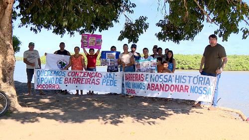 Moradores de Barreiras reivindicam por obras que contenham a erosão.