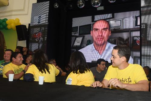 O senador Magno Malta e sua filha, Maguinha Malta, durante a Convenção Estadual do PL