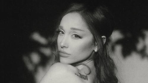 Escrito inteiramente por Ariana, "petal" reflete suas inseguranças da forma mais madura em sua carreira