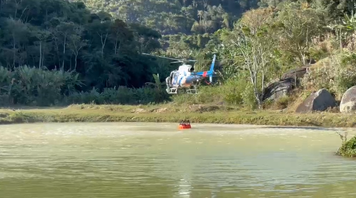 Notaer usa água de represa para combater incêndio em Reserva Biológica de Duas Bocas