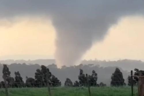 Moradores registram tornado em área rural do Paraná