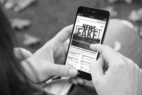 Celular e fake news