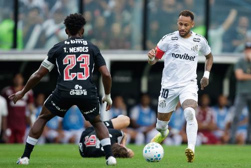 Neymar e Thiago Mendes, na vitória do Santos por 3 a 0 contra o Vasco