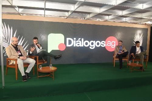 Diálogos Vitória Coffee Summit, no Cais das Artes. (Da esquerda para direita): Anderson Carvalho, diretor de operações da Imetame, Abdo Filho, Gustavo Paixão, diretor de terminais da Log-In, e Pedro Benevides, CEO da VPorts