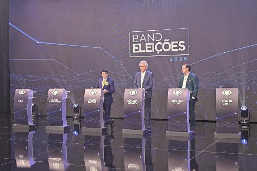 Apenas três candidatos participaram do debate.
