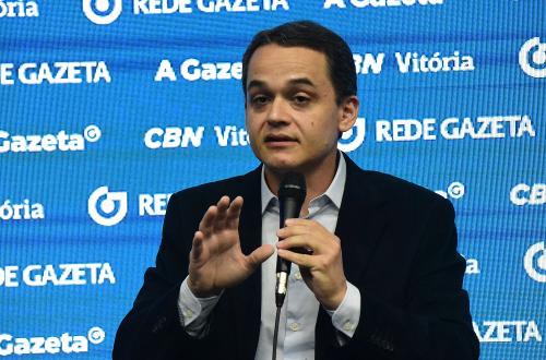 O ex-prefeito Lorenzo Pazolini participando da sabatina realizada por A Gazeta e CBN