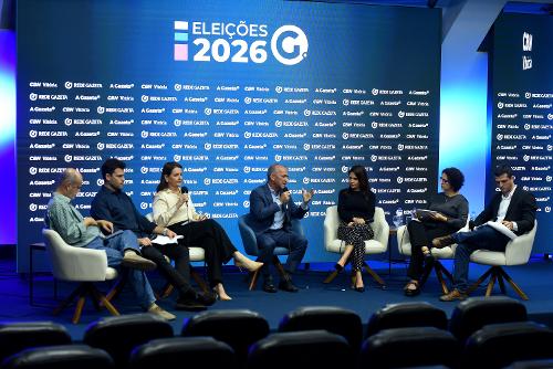 Helder Salomão, candidato ao governo do Espírito santo, durante sabatina de A Gazeta e CBN Vitória. (Da Esq.p/dir.) Os jornalistas Leonel Ximenes, Abdo Filho, Fernanda Queiroz, Leticia Gonçalves, Vilmara Fernandes, e Vitor Vogas.