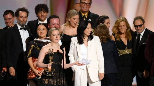 Elenco de 'O Segredo de Widow's Bay' recebe o Emmy de série de comédia