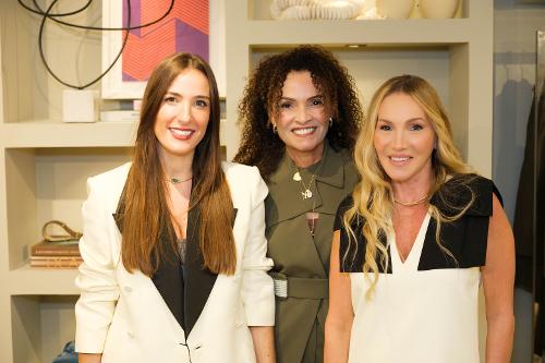 Marcela Bussanra e Horieta Santos, da NK, com Fernanda Caliari, da LABA