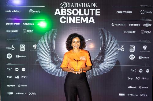Dani Carla recebe prêmio ouro da categoria creator do Festival Colibri
