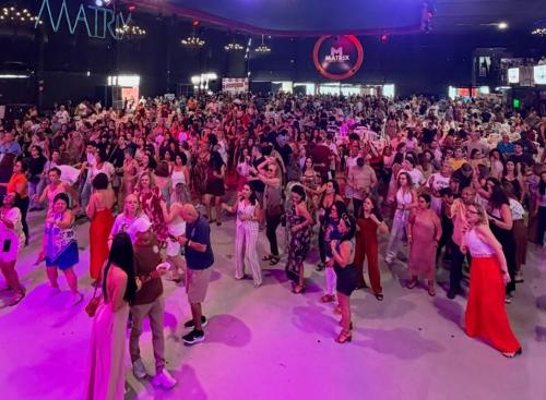 Fiéis se divertem na Costelada, festa promovida pelo Santuário Bom Pastor