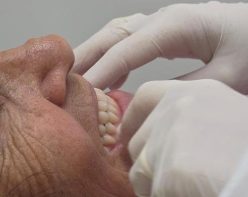 Paciente é submetido a implante dentário em Nova Venécia
