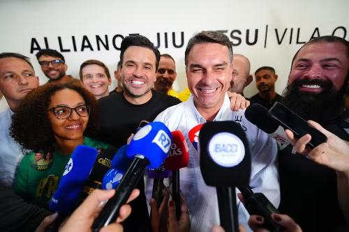 Pablo Marçal anuncia apoio a Flávio Bolsonaro na disputa pela Presidência