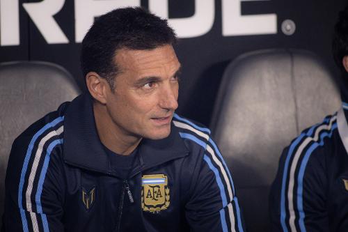 Scaloni sinaliza renovação com a Argentina e projeta seleção sem Messi
